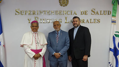 OJO: Superintendente y personal de la SISALRIL reciben visita de Monseñor Francisco Ozoria