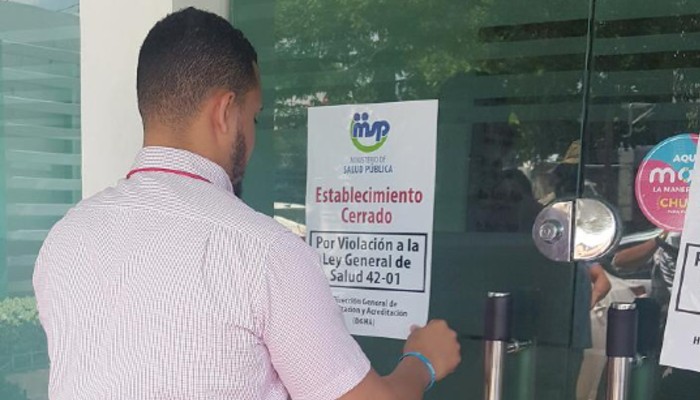 ATENCIÓN: Salud Pública cierra otra clínica por incumplimiento de normas Ginecología y Obstetricia Dr. Burgos Mercado