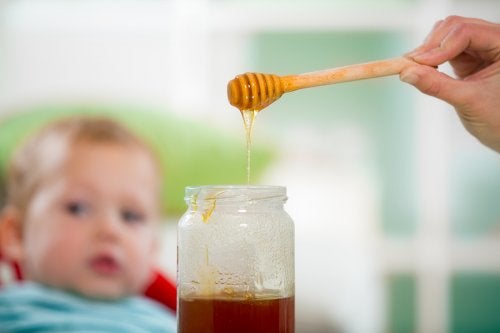 ATENCIÓN: ¿Por qué los bebés no pueden comer miel?