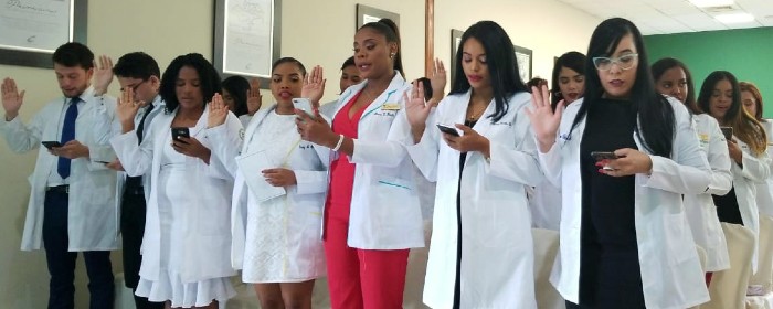 La UNPHU realiza ceremonia de la Bata Blanca