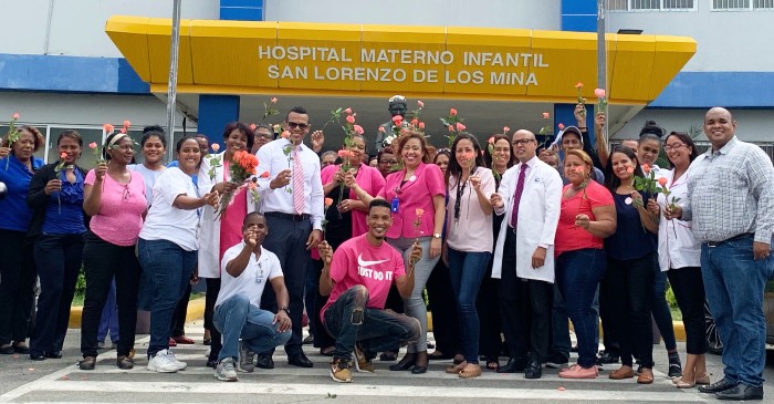 Maternidad de Los Mina está de rosa contra el el cáncer de mama