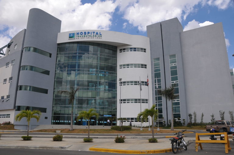 Hospital Ney Arias Lora realiza procedimiento de craneotomía a paciente embarazada