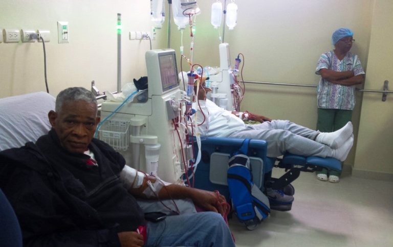 ATENCIÓN: Otra vez se registran problemas para atender pacientes de diálisis en hospital de Puerto Plata