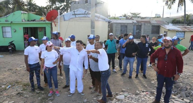Fundación Alejandro Asmar realiza jornada médica y fumigación en Puerto Plata