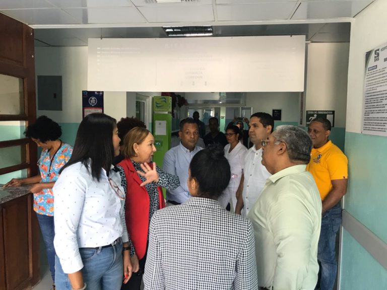 Director del SNS supervisa hospitales de la provincia Independencia