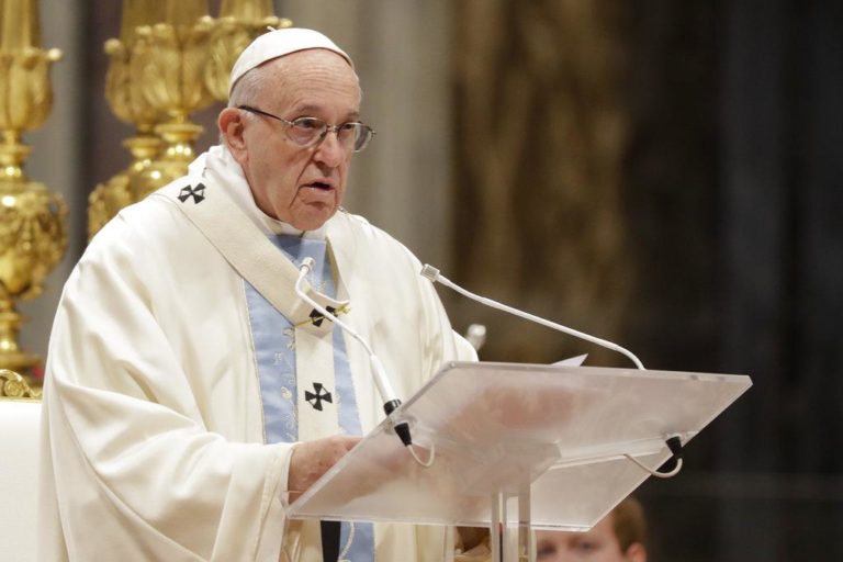 El Papa pide mejor atención médica para los pobres