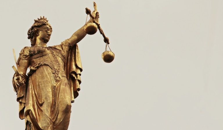 Primera maestría en derecho médico es crucial para el turismo