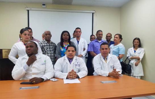 Médicos paralizan labores por 48 horas en los hospitales de Valverde