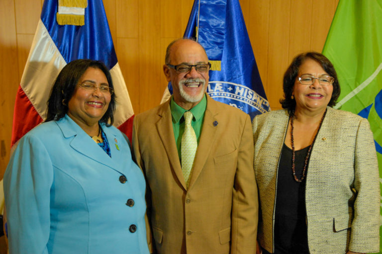 UASD y SeNaSa carnetizan estudiantes y sus familiares para recibir servicios de salud