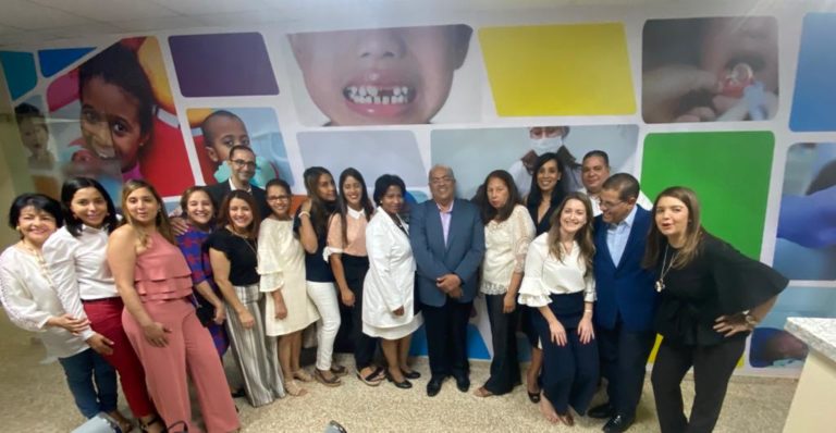 SNS entrega remozada y equipada área odontológica del hospital Robert