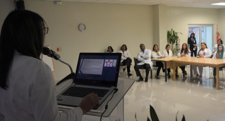 Hospital Materno Dr. Reynaldo Almánzar orienta sobre el Coronavirus