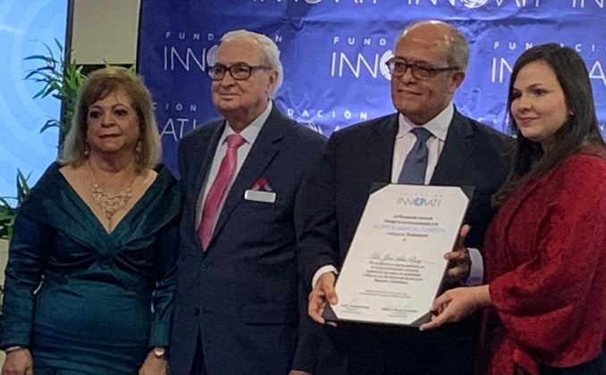 El neurólogo José Silié Ruiz recibe reconocimiento