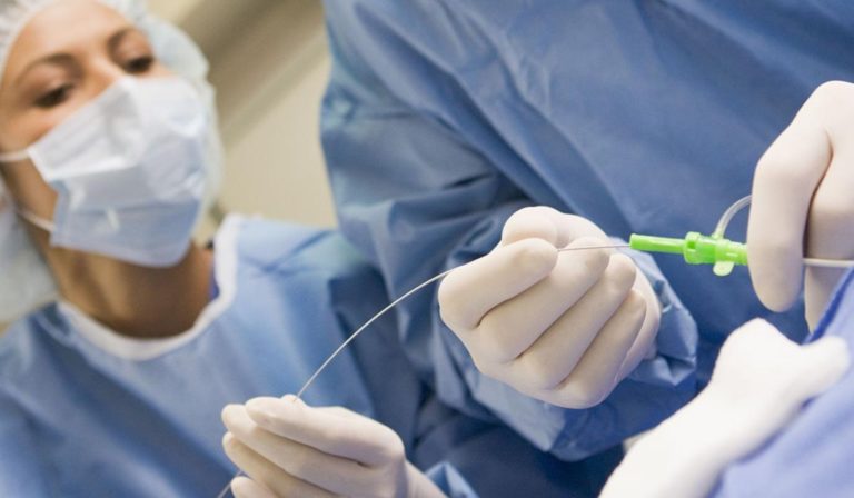 Niños con afecciones cardíacas pueden requerir cateterismo