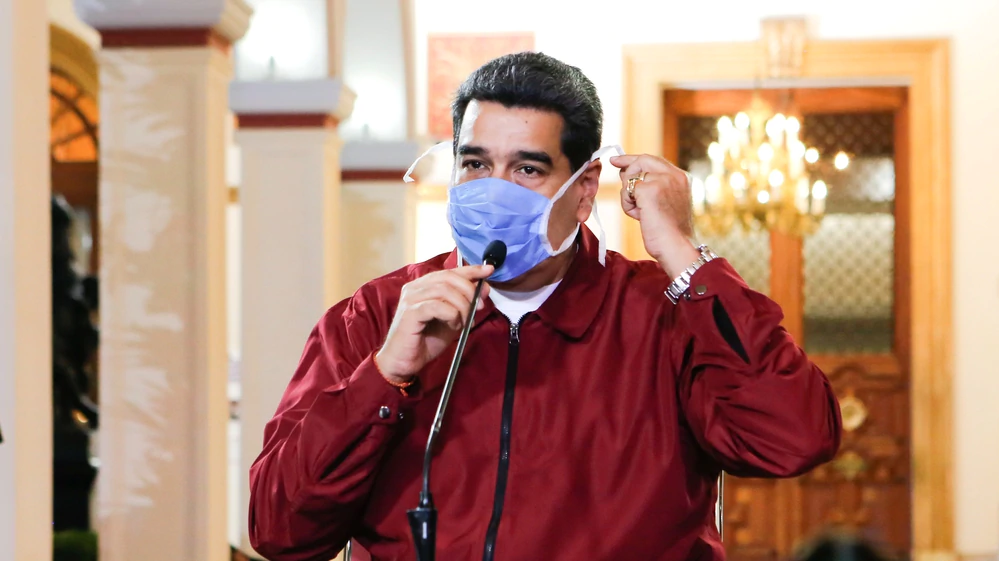 Maduro pidió a los venezolanos fabricar tapabocas artesanales “con creatividad” para combatir el coronavirus.