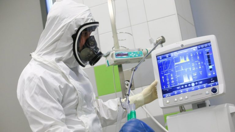 Científicos rusos crean un líquido que puede destruir las células del coronavirus