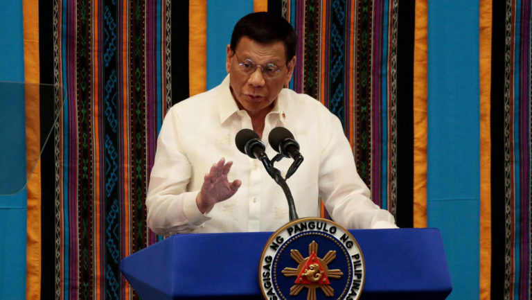 Rodrigo Duterte ordena a la Policía y al Ejército que disparen contra los manifestantes que infrinjan la cuarentena