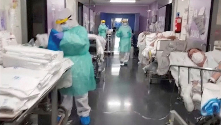Nuevo máximo en España por el coronavirus: 950 fallecidos en 24 horas elevan la cifra total a más de 10.000 víctimas