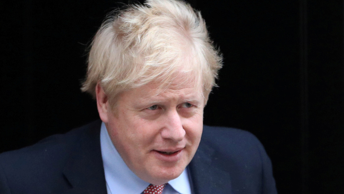 "Les debo mi vida": Boris Johnson rinde homenaje al personal del hospital que le trata de coronavirus