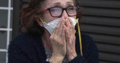 España registra 410 nuevas muertes en un día por coronavirus, la cifra más baja en casi un mes