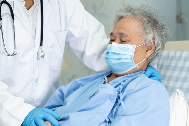 Coronavirus: ¿por qué hay pacientes que se curan y las personas mayores no tanto?
