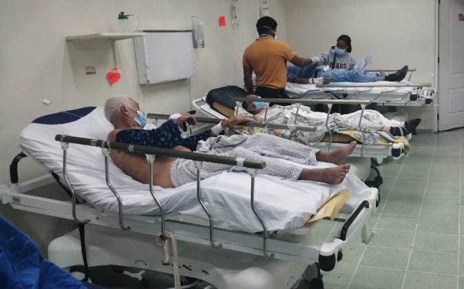 Médicos Gautier temen al contagio por lento traslado de pacientes