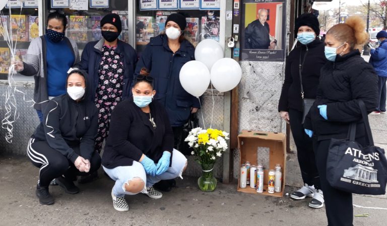 Con altares, oraciones y denuncias de negligencias recuerdan a los muertos por coronavirus en calles del Alto Manhattan
