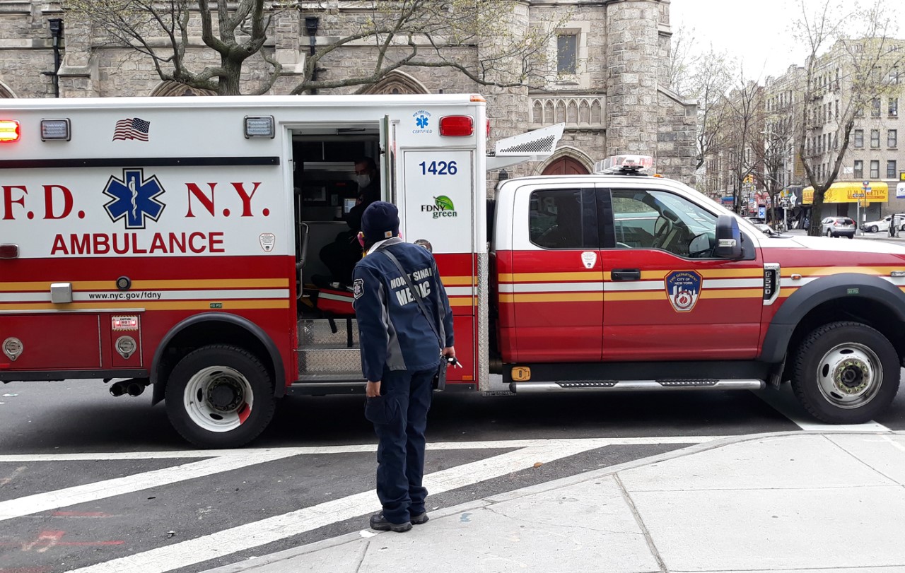Paramédicos de Nueva York recibieron orden de dejar morir a víctimas de cardíacos en el pico de la pandemia