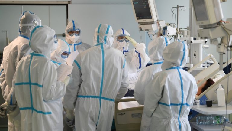 Expertos alertan que el covid-19 podría "devorar" diez años de la vida de pacientes recuperados