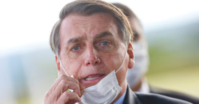 Bolsonaro llama "mierda" a gobernadores y alcaldes que imponen cuarentenas para contener el coronaviru