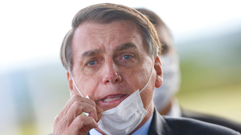 Bolsonaro llama "mierda" a gobernadores y alcaldes que imponen cuarentenas para contener el coronaviru