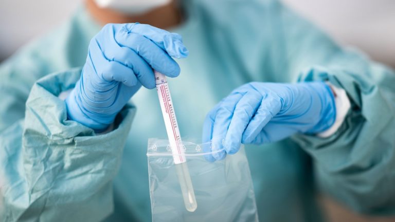 El 56 por ciento de contagiados por coronavirus en El Bronx son latinos revelan pruebas en iglesias