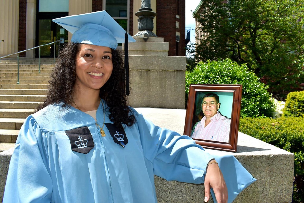 Graduada dominicana dedica diploma de maestría en salud pública a su padre muerto por coronavirus