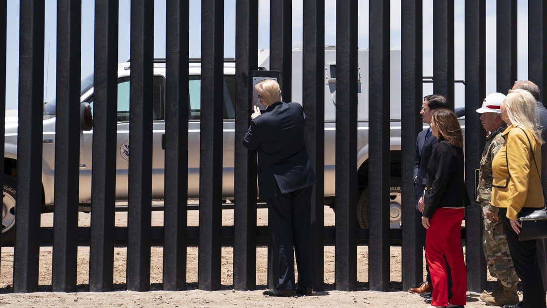 Trump afirma que el muro fronterizo "detuvo el covid" en Arizona, estado que rompe el récord de casos de coronavirus