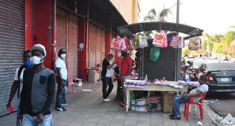 Bajas ventas y cementerios vacíos caracterizaron celebración Día de la Madre en medio de la pandemia COVID-19