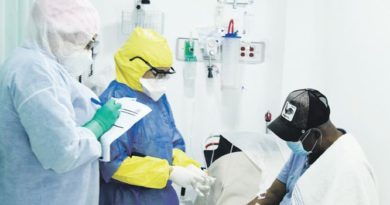 El país registra tres muertes y 178 contagios en el personal de salud