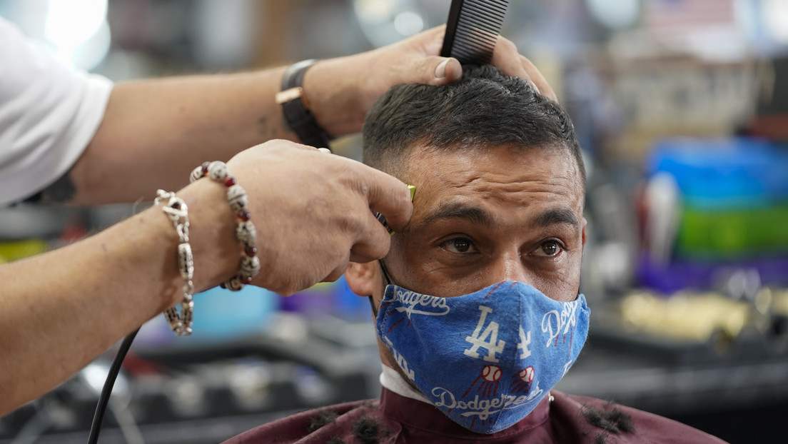 Dos peluqueras infectadas con coronavirus usaron mascarillas y no contagiaron a ninguno de sus 139 clientes