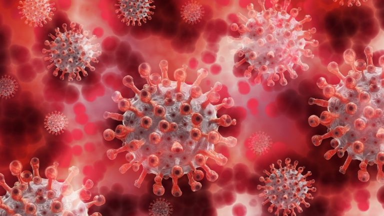Un día se despertó con un brazo adormecido: era una mujer sana, no tenía síntomas comunes y el coronavirus casi la mata.