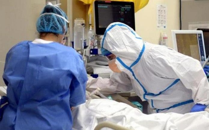 Médicos intensivistas critican acuerdo entre ARS y clínicas privadas