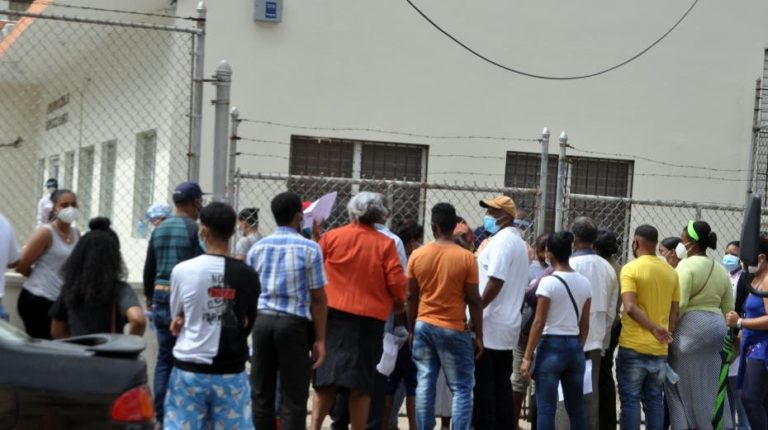 Ministro denuncia intención de caos Laboratorio Defilló