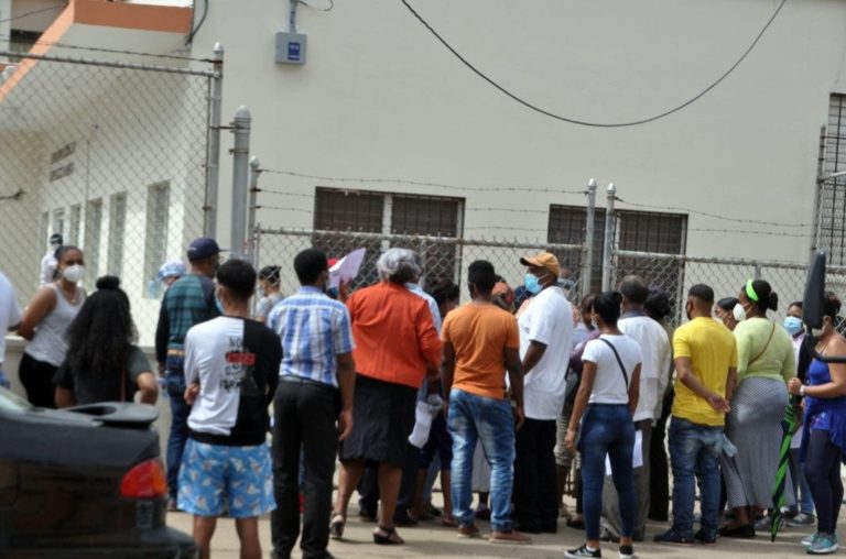 Laboratorio Nacional sigue en crisis; ahora con bioanalistas