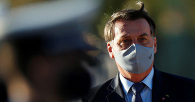 Bolsonaro veta el uso obligatorio de mascarillas en locales comerciales, templos y escuelas