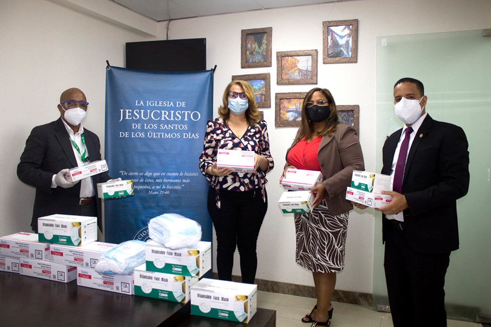 Iglesia de Jesucristo dona kits contra el COVID-19 a Alcaldía de Santo Domingo Norte