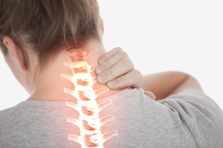 4 razones por las que te duele el cuello al