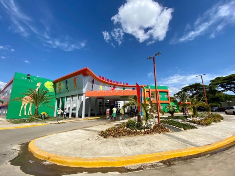 Danilo Medina entrega Hospital Arturo Grullón de Santiago – Servicio