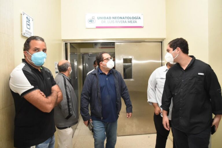 Director SNS visita hospitales y anuncia nuevas camas COVID-19 en