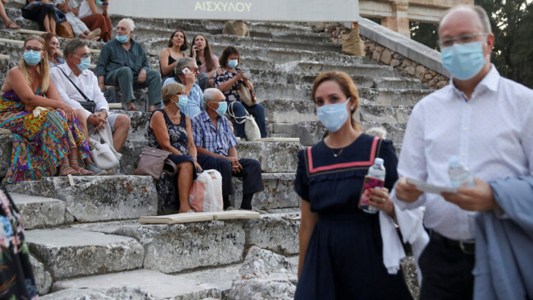 La OMS advierte que la pandemia será "prolongada" y creará