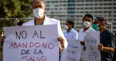 Médicos peruanos paran por dos días en medio de rebrote del coronavirus