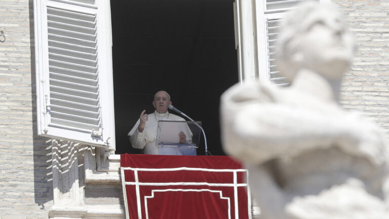 Papa Francisco: "El chismorreo es una peste más fea que el covid-19"