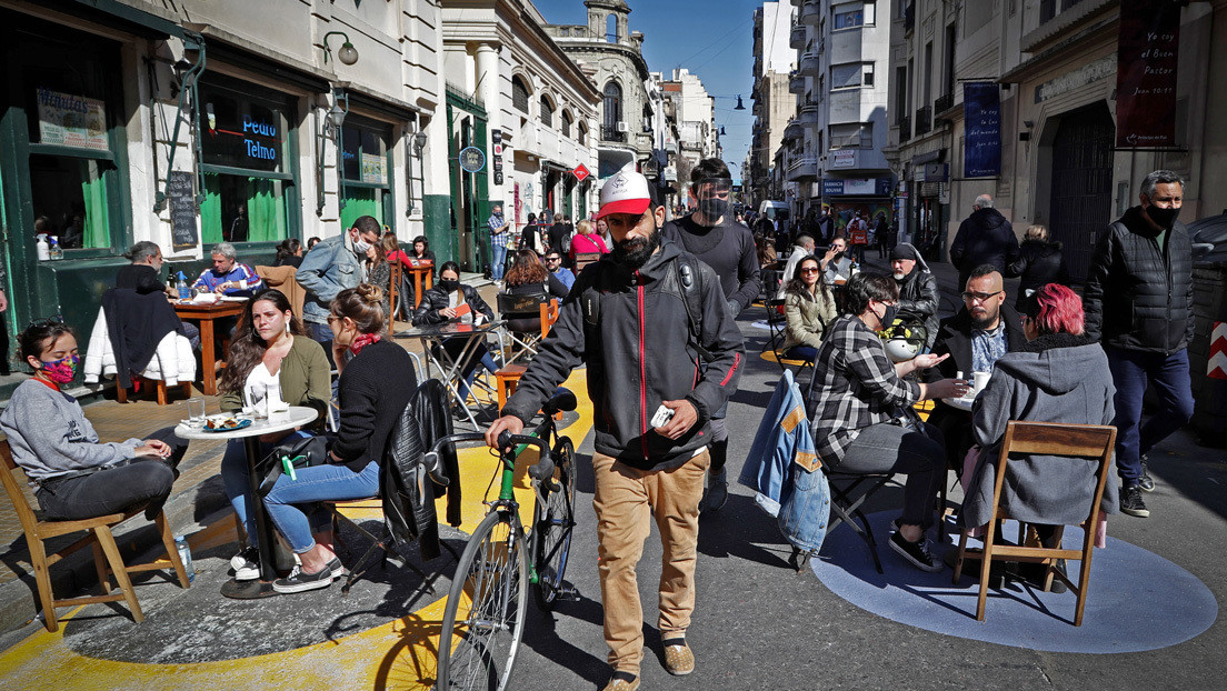 Quema de cubrebocas y aglomeraciones en las calles: el preocupante panorama de la pandemia en Buenos Aires