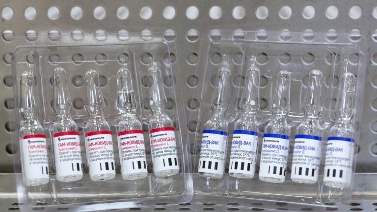 Creadores de Sputnik V responden a las acusaciones de falta de fiabilidad de los datos de la vacuna rusa publicados en la revista médica The Lancet